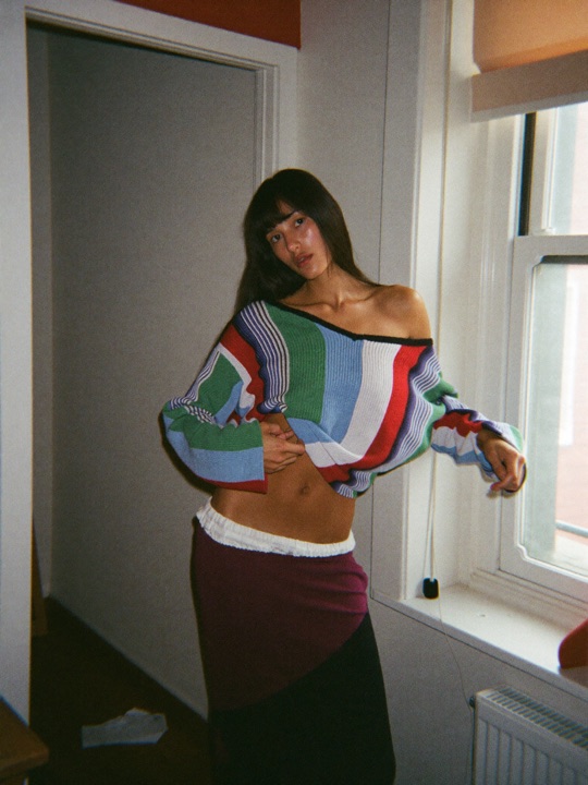 Off-Duty — Candid UGC realism — the model between takes